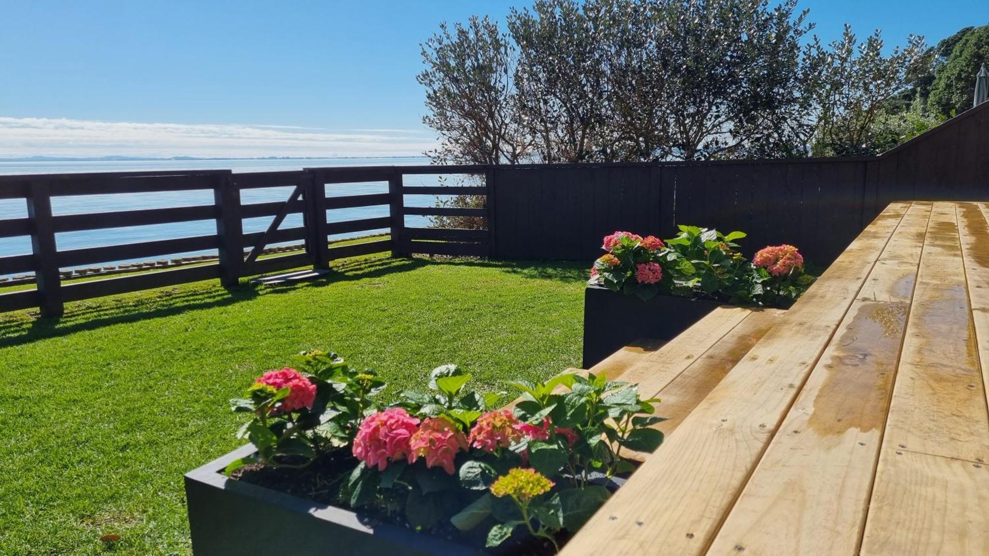Red Rock Cottage, Beachfront Luxury Clarks Beach Exterior foto